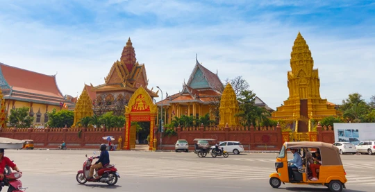 Une promenade nocturne en tuk-tuk à travers Phnom Penh
